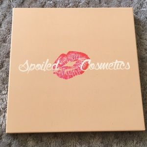 Spoiled Lips eyeshadow Palette